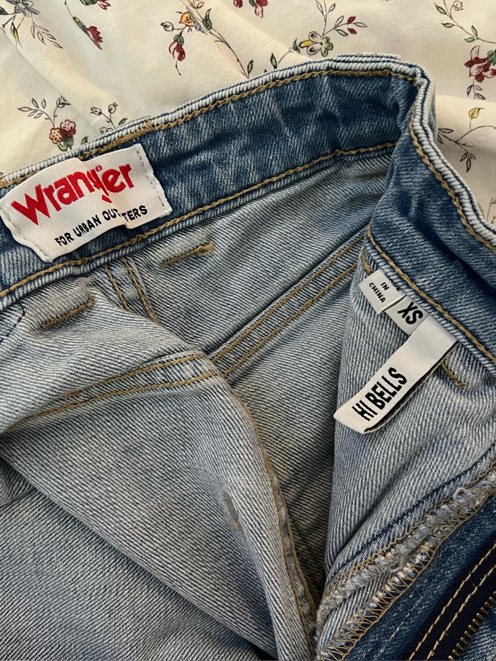Wrangler x Urban Outfitters Hi Bells Shorts - Picture 3 of 5